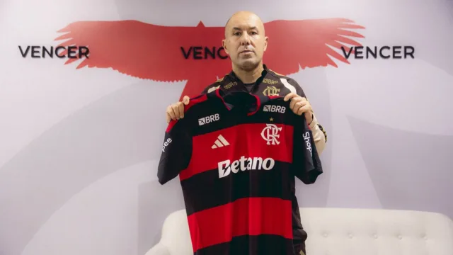 Jardim enfrenta desafio tático para encaixar Almada no Flamengo