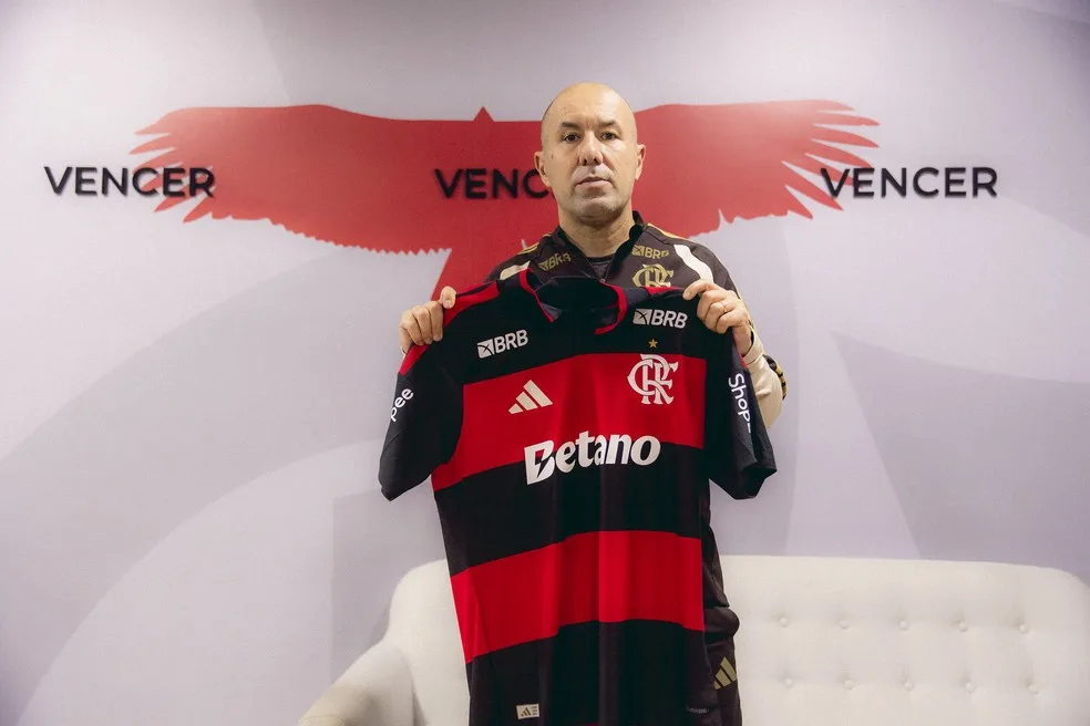 Jardim enfrenta desafio tático para encaixar Almada no Flamengo