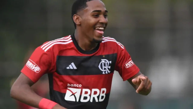Jardim elogia evolução defensiva de Lorán na pré-temporada