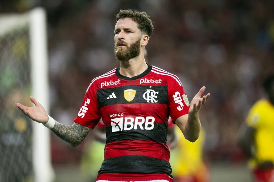 Jardim nega venda de Léo Pereira ao Mônaco e pede permanência