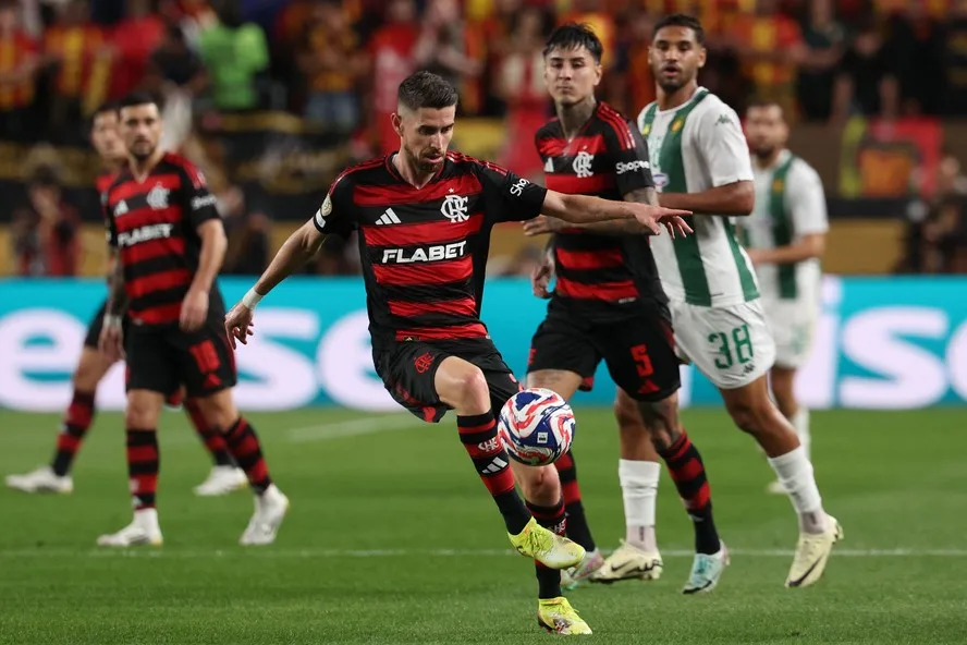 Jardim testa dupla Jorginho e Erick Pulgar após três meses