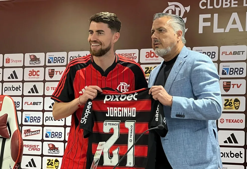 Jorginho orienta garotos da base do Flamengo na intertemporada
