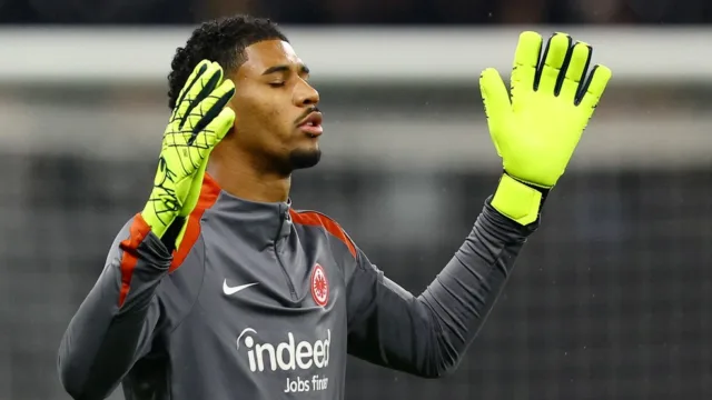 Kauã Santos treina no Ninho do Urubu durante férias no Rio