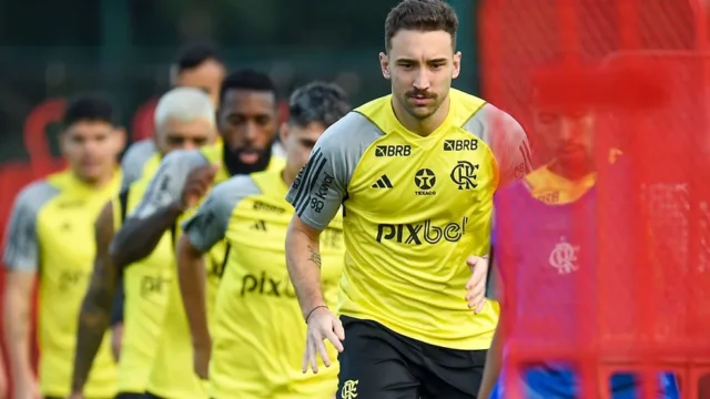 Léo Ortiz deve voltar contra o Benfica após lesão