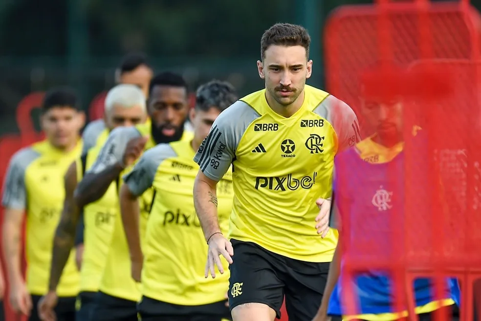 Léo Ortiz deve voltar contra o Benfica após lesão