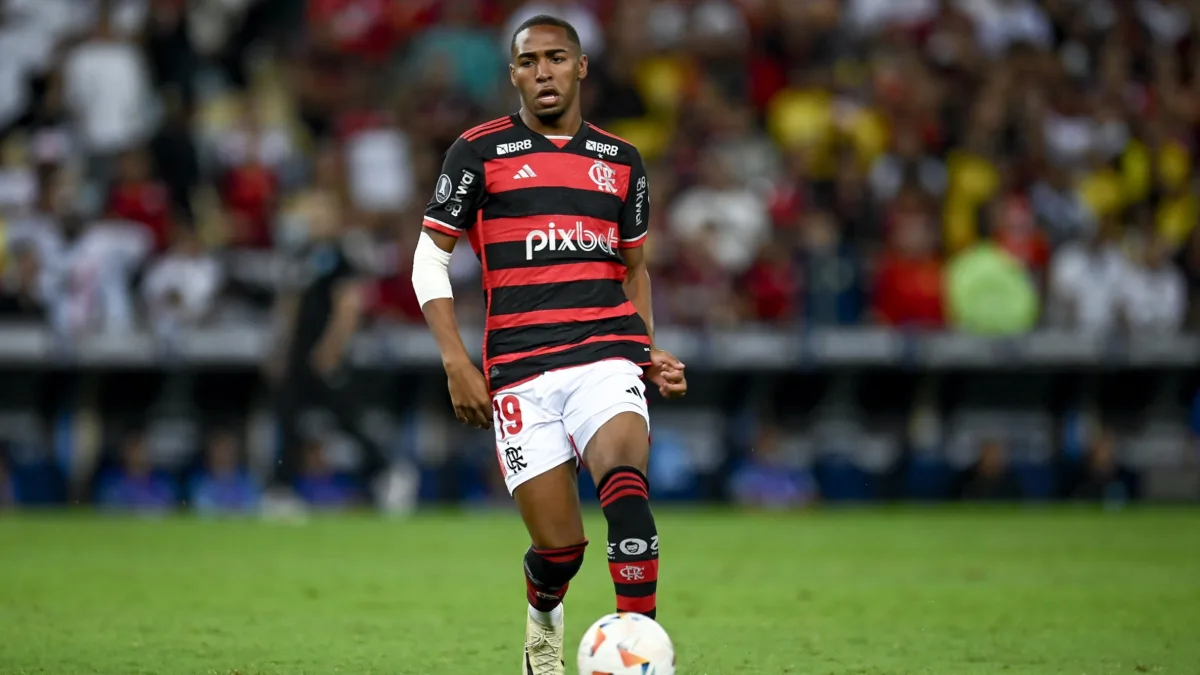 Lorran entra duas vezes em jogo e marca gol na vitória do Flamengo