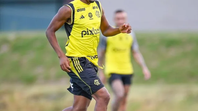 Lorran evolui após Itália e ganha espaço no Flamengo