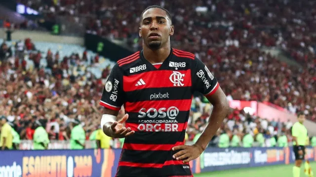 Lorran marca 3 gols em 5 jogos e vira opção no Flamengo