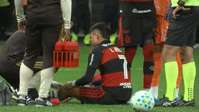 Luiz Araújo marca gol mas sai com dor no joelho em amistoso
