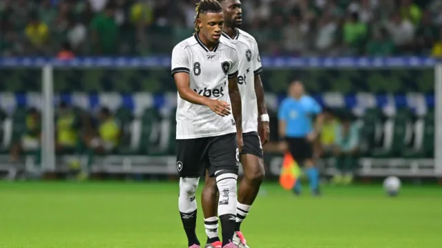 Palmeiras oferece R$ 25 mi/ano a Danilo; Flamengo observa
