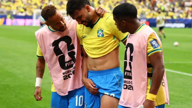 Paquetá confirma lesão grau 2 e está fora das oitavas da Copa