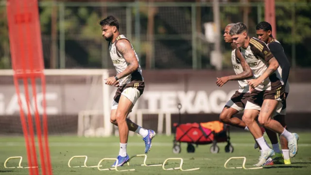 Paquetá treina com elenco e fica perto de retorno ao Flamengo