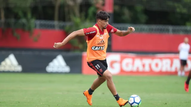 Paquetá volta ao Ninho do Urubu após Copa e já treina