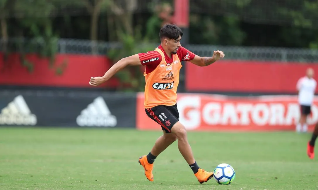 Paquetá volta ao Ninho do Urubu após Copa e já treina