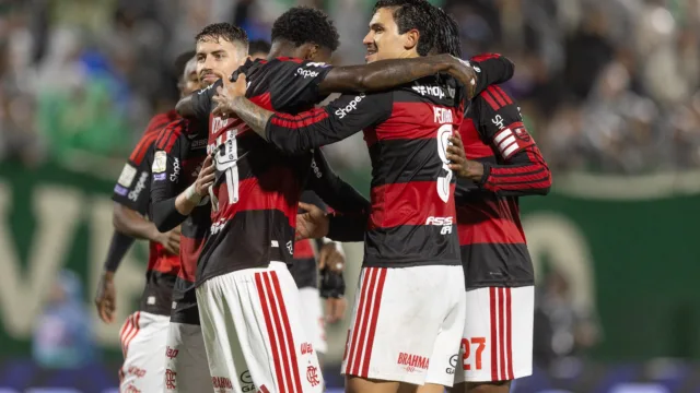 Pedro marca 2 gols e Lorran brilha na goleada do Flamengo por 4 a 0