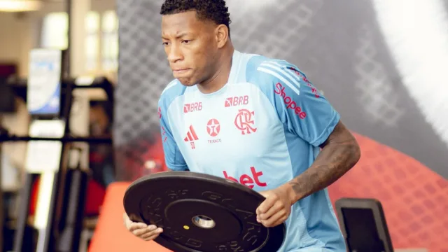 Plata se lesiona em exames e Flamengo tem só 18 jogadores