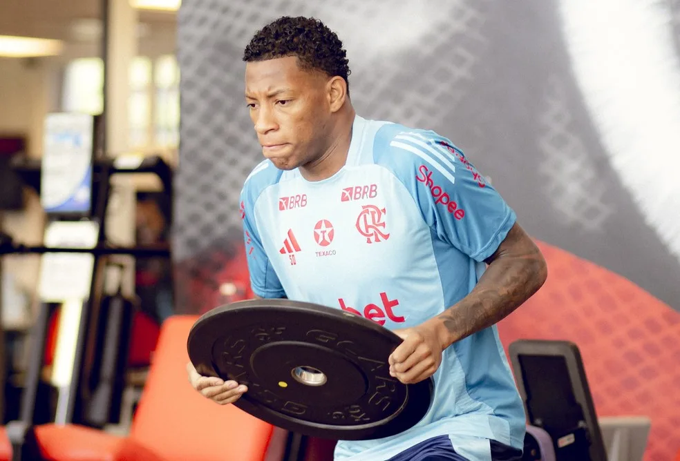 Plata se lesiona em exames e Flamengo tem só 18 jogadores