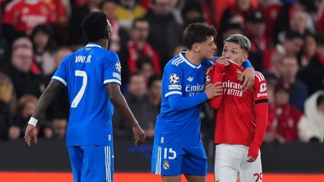 Prestiani gera instabilidade no Benfica em derrota para o Flamengo
