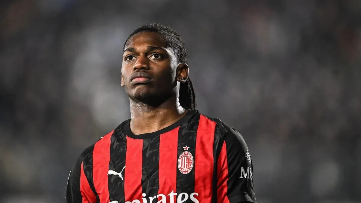 Rafael Leão revela admiração pelo Flamengo e desejo de jogar