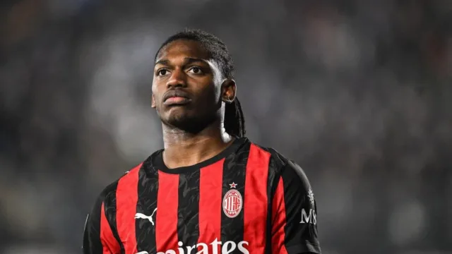 Rafael Leão revela admiração pelo Flamengo e desejo de jogar