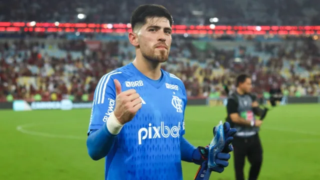 Rossi completa 3 anos no Flamengo com 7 títulos e 170 jogos