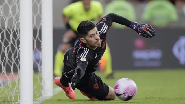 Rossi faz defesas decisivas em vitória do Flamengo por 4 a 0