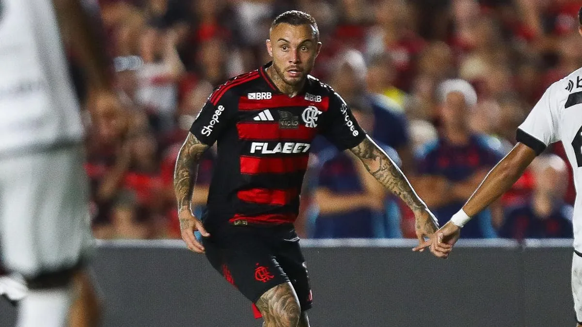 Salário de Cebolinha no Flamengo dificulta saída do atacante