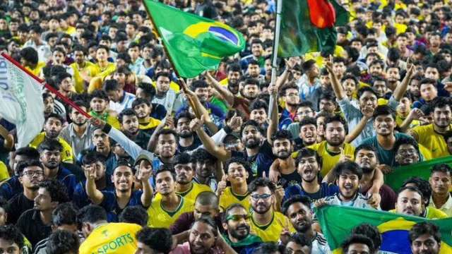 Torcedor de Bangladesh pinta casa com cores do Brasil