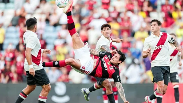 Torcida brasileira lota estádio em Portugal para ver Flamengo