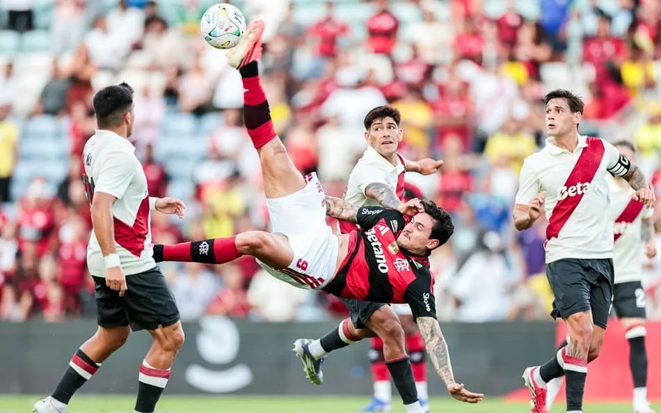 Torcida brasileira lota estádio em Portugal para ver Flamengo