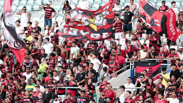 Torcida portuguesa lota estádio para ver Flamengo no Algarve