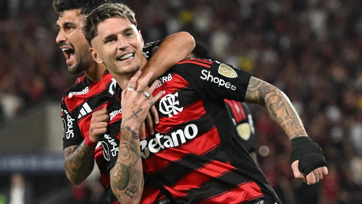 Varela e De La Cruz voltam e reforçam Flamengo contra Olimpia