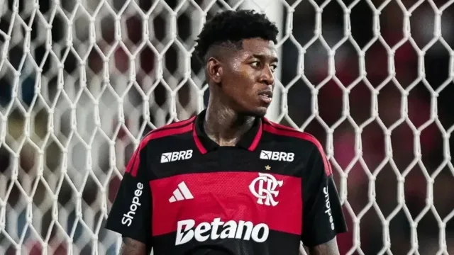 Vitão ganha sequência em 3 jogos e disputa vaga no Flamengo