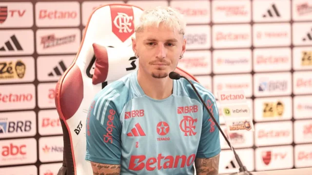 Warlacian chora ao falar de superação no Flamengo