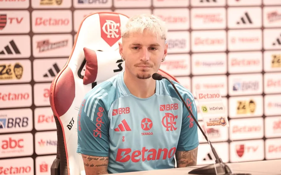 Warlacian chora ao falar de superação no Flamengo