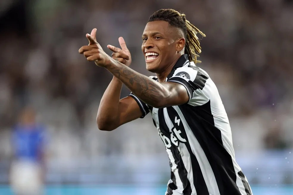 Zenit faz proposta de 5 anos por Danilo; Flamengo monitora